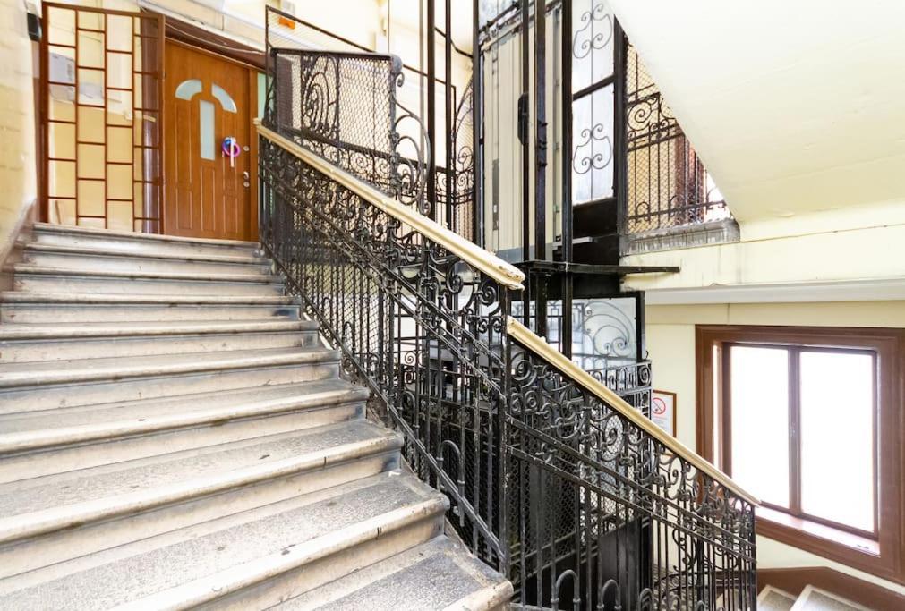 Bright Design Riverside Studio By Nw Budapeşte Dış mekan fotoğraf